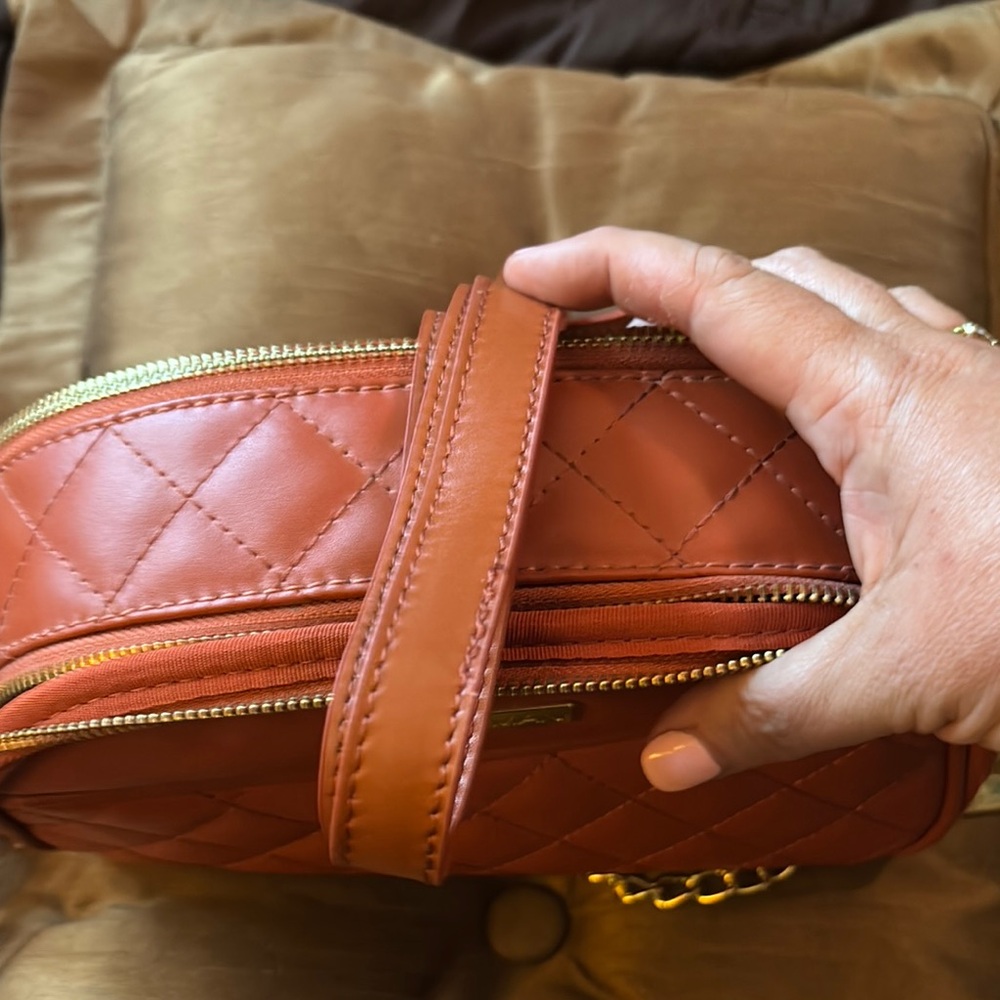Joy & Iman Quilted Tan Gold Crossbody Bag - Picture 9 of 10
